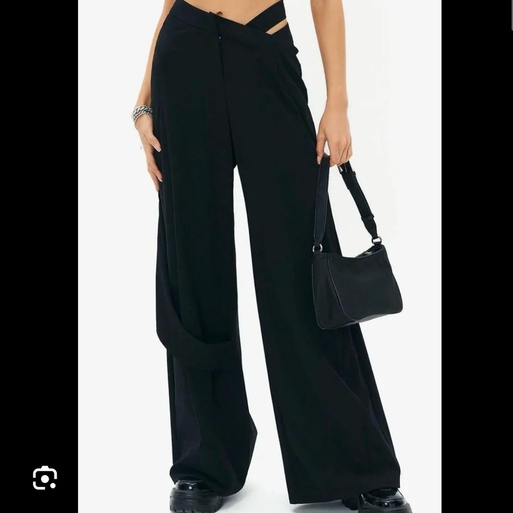 SOLADO Asymmetrical Waist Cut Out Cargo Pants in Black (Wide Leg)